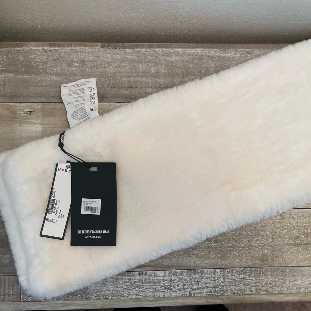 Apparis Faux Scarf